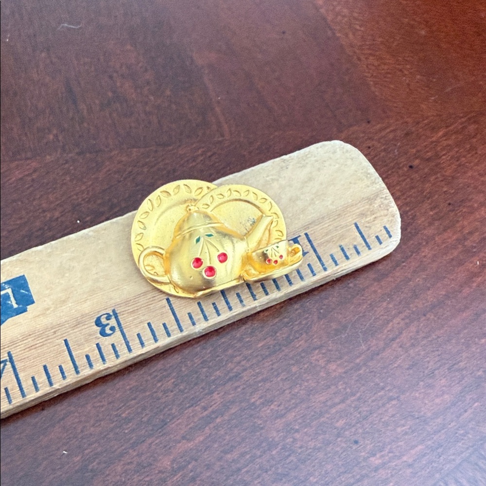 Vintage Gold Tone Brooch